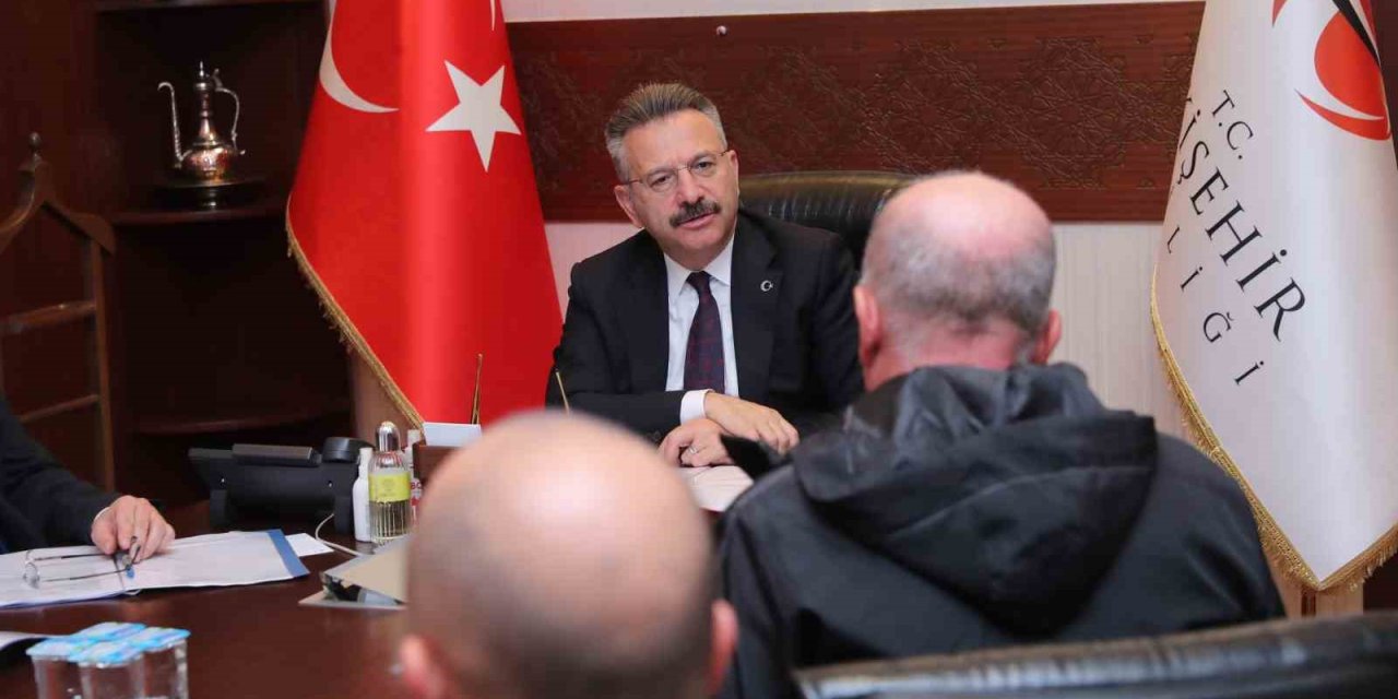 Vali Aksoy, Halk Günü Toplantısında Vatandaşlarla Buluştu