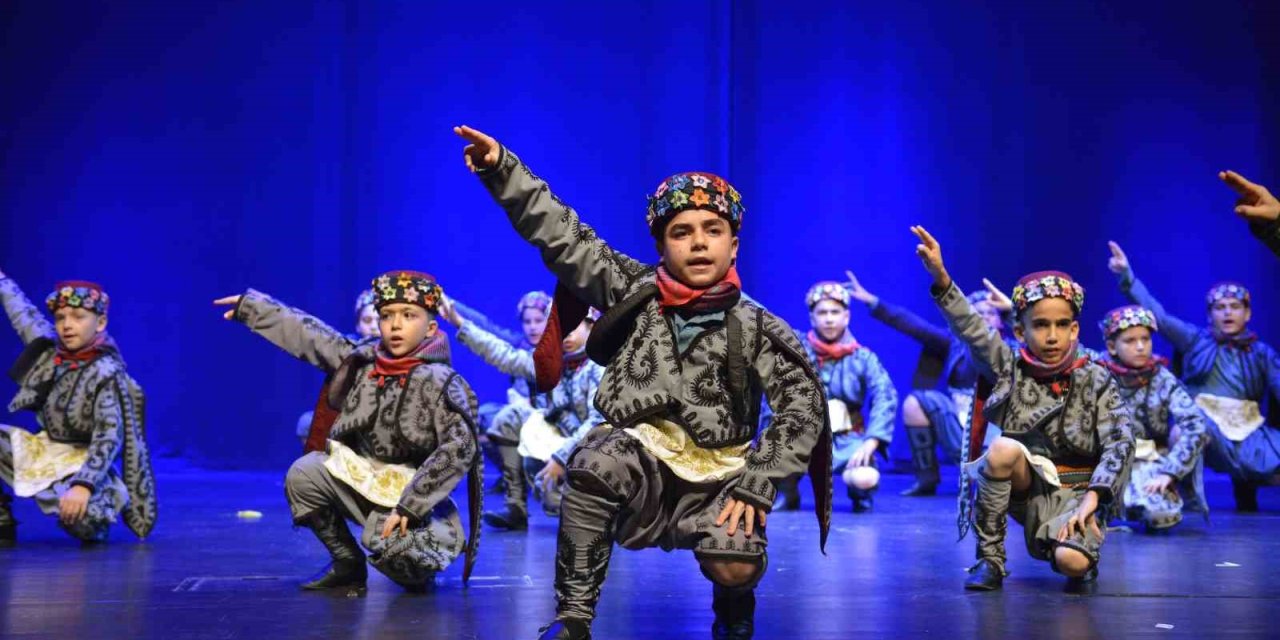 Muratpaşa Belediyesi Halk Dansları Topluluğu Yeni Yeteneklerini Arıyor