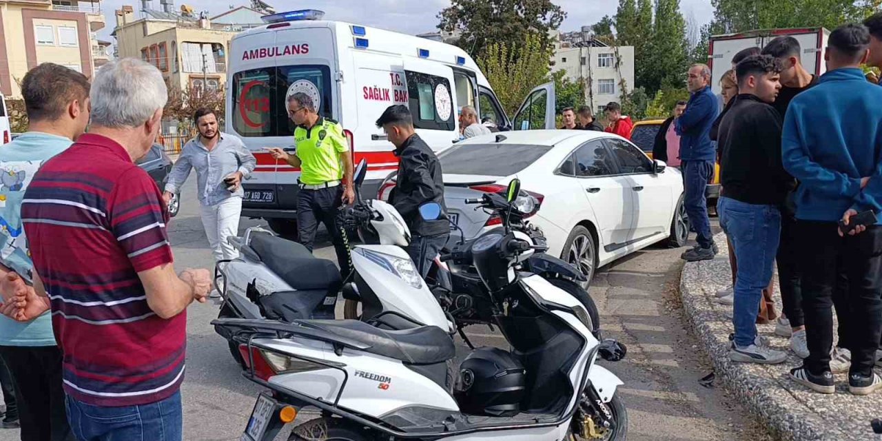 Manavgat’ta Motosikletler Çarpıştı: 1 Yaralı