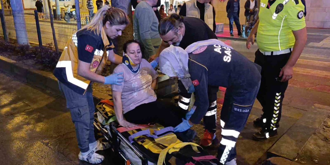 Yaya Geçidinde Otomobil Yol Verdi Motosiklet Hastanelik Etti