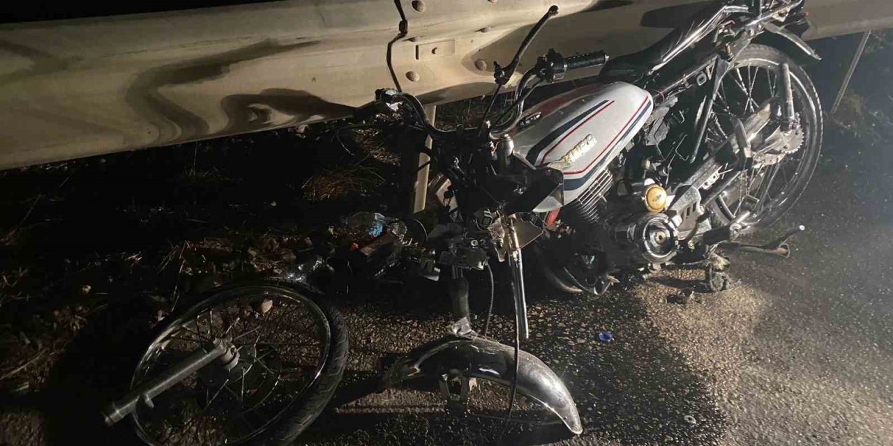 Antalya’da Karayolu  Ortasına Bırakılan Motosiklet Kazaya Sebep Oldu