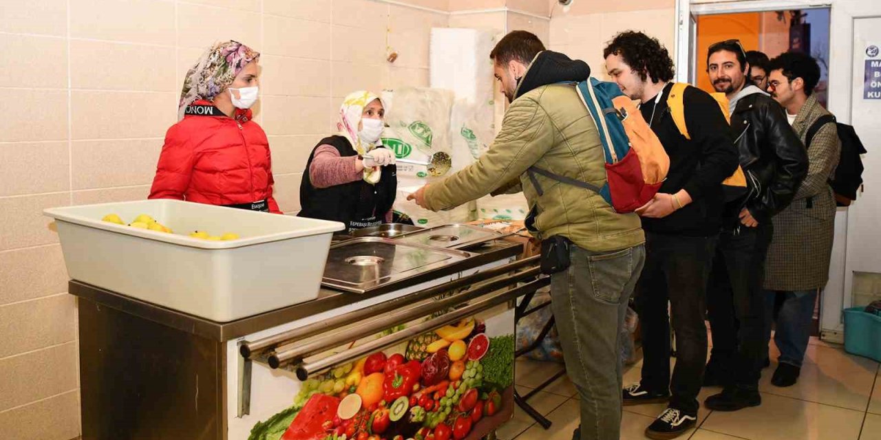 Öğrenciler Yemek Desteğinden Çok Memnun
