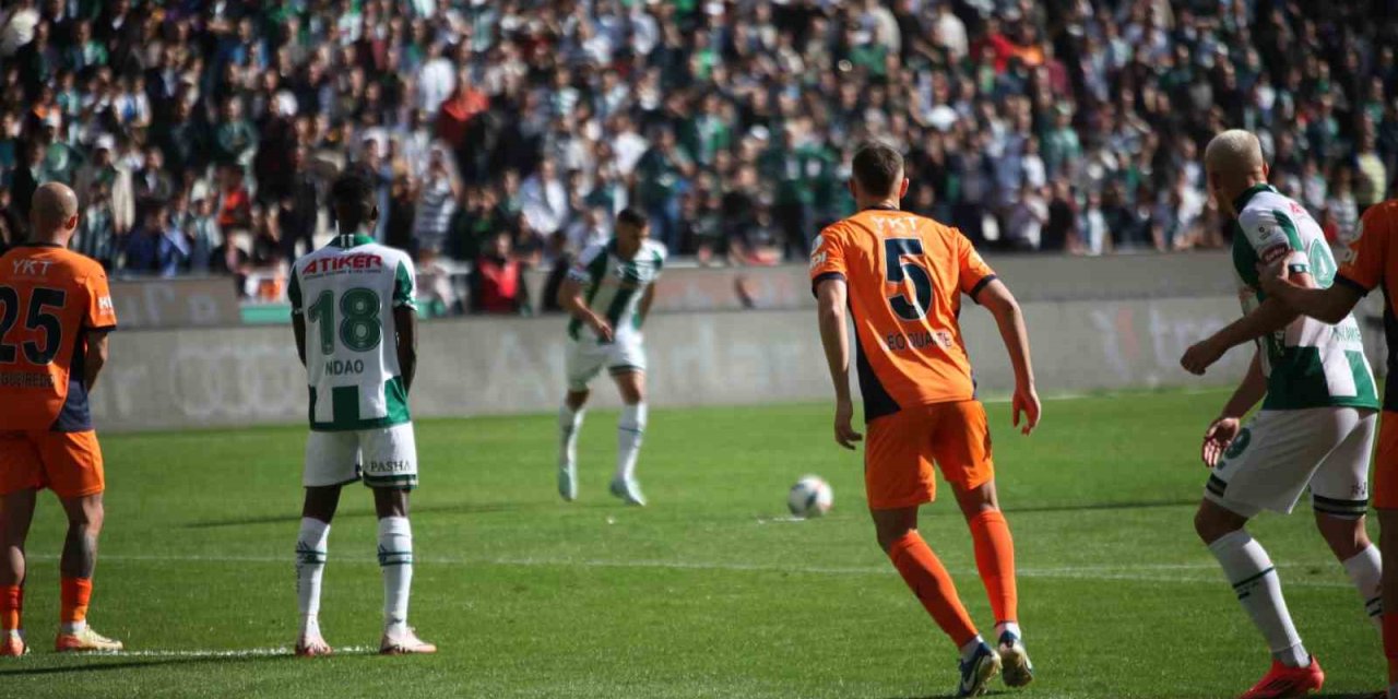 Trendyol Süper Lig: Konyaspor: 1 - Rams Başakşehir: 1 (ilk Yarı)