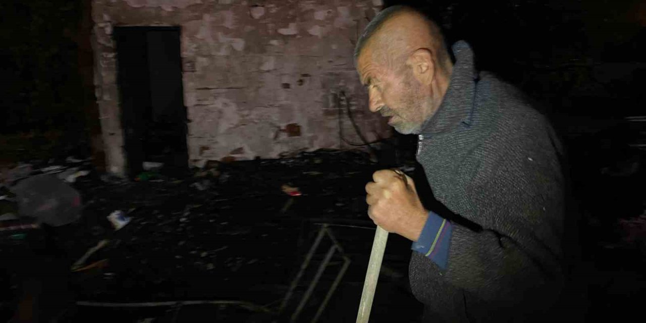 Antalya’da Metruk Evde Çıkan Yangın, Yaşlı Adamı Evsiz Bıraktı