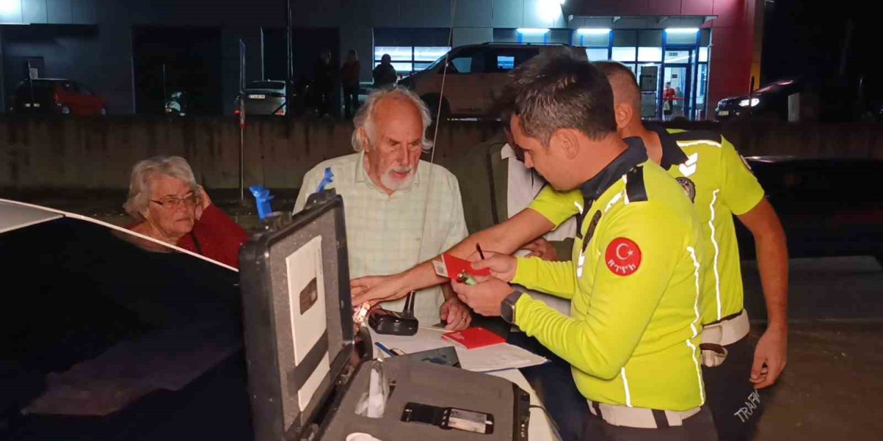 Kırmızı Işık İhlali Yapan İsviçreli Sürücü Yolu Savaş Alanına Çevirdi