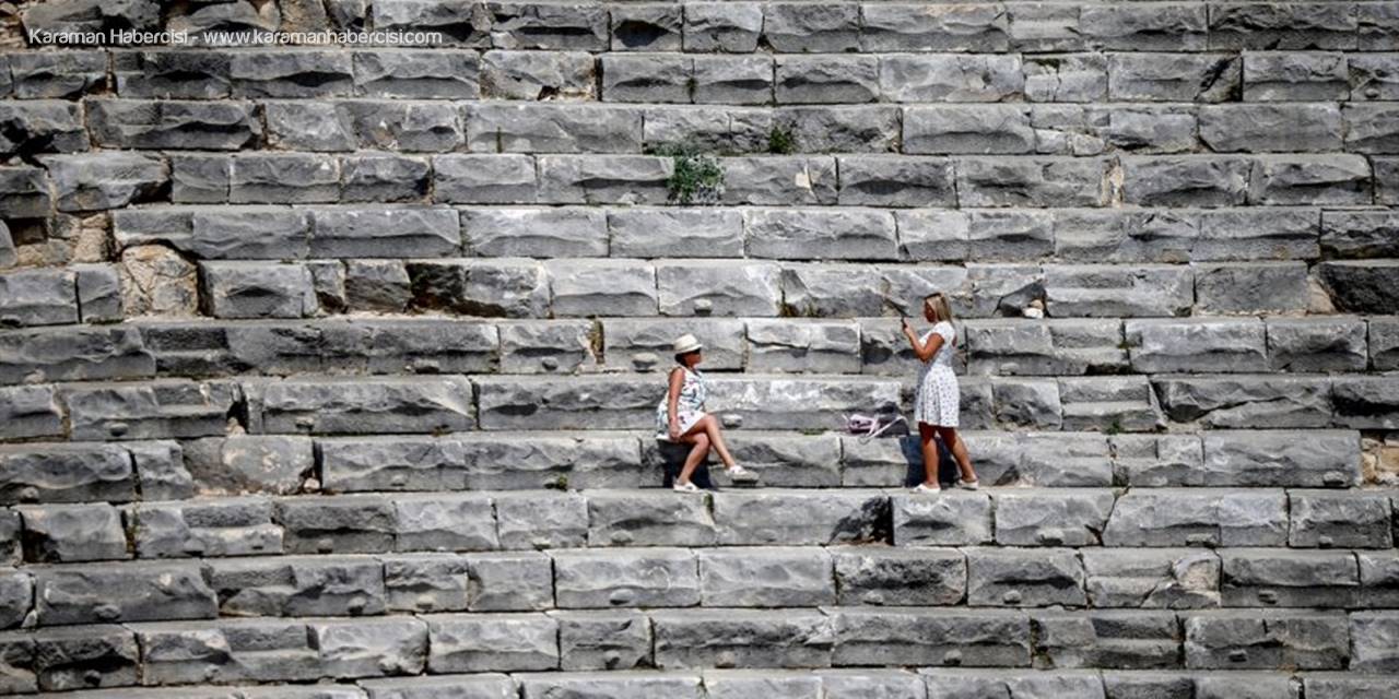 Demre'de Tarım Alanlarının Altında Tarih Yatıyor