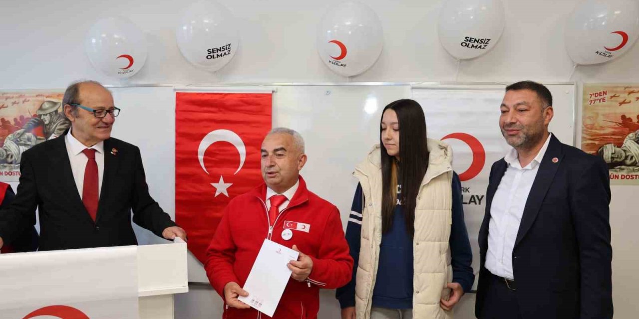 Kızılay’dan Kazandığı Ödülü Kızılay’a Bağışladı