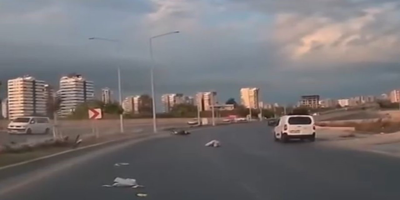 Motosiklet Refüje Çarptı: 2 Yaralı