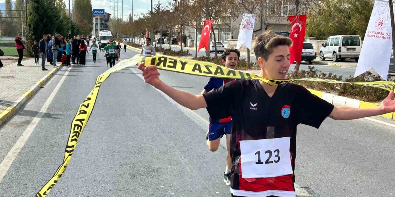 Tomarza’da 10 Kasım Atatürk’ü Anma Koşusu Yapıldı