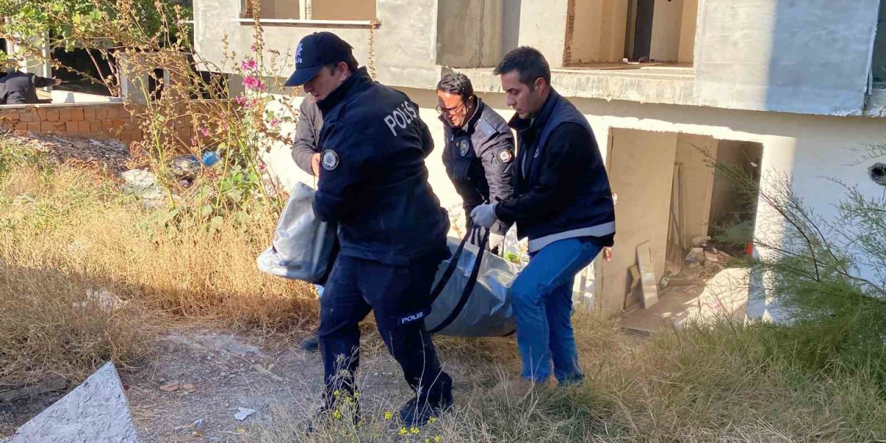İnşaatın Bodrumunda Erkek Cesedi Bulundu