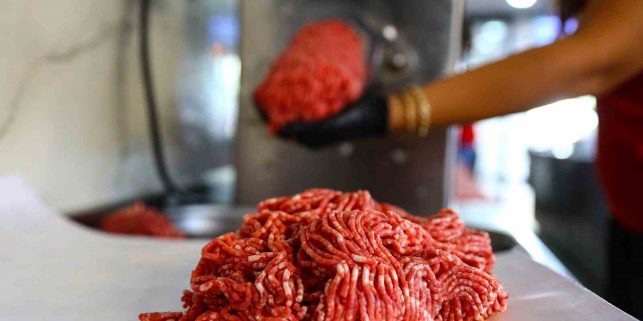 Antalya’da ‘halk Et’ 5 Yılda 801 Bin Vatandaşa Et Satışı Yaptı