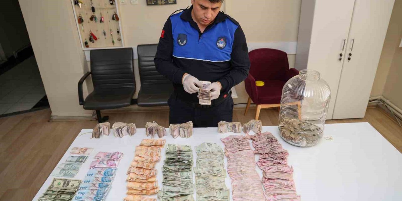 Gezgin Dilenci Trenle Geldiği Konya’da Üzerinden Çıkan Paralarla Pes Dedirtti