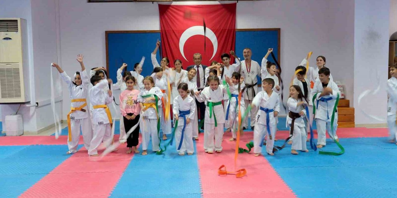 Kemer Belediye Karate Takımı Kuşak Atladı