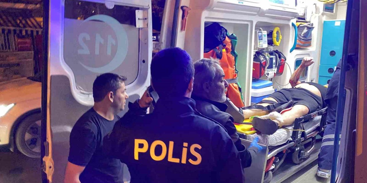 Yolun Karşısına Geçmeye Çalışırken Otomobilin Çarpmasıyla Yaralandı