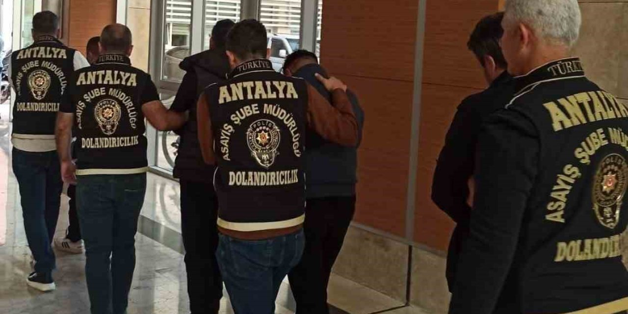 Kendilerini Makam Sahibi Gibi Gösterip İşe Alma Vaadiyle 1 Milyon 800 Bin Tl Vurgun Yapmışlar