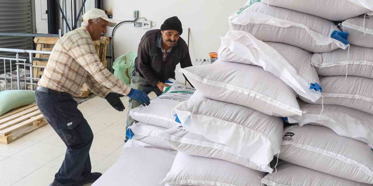 Büyükşehir’den Korkutelili Üreticilere 60 Ton Buğday Desteği