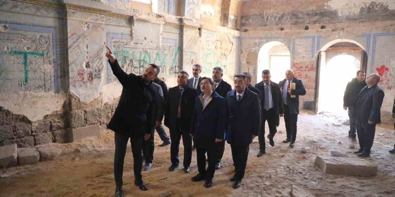 Vali Çiçek Tavlusun Mahallesini Ziyaret Etti