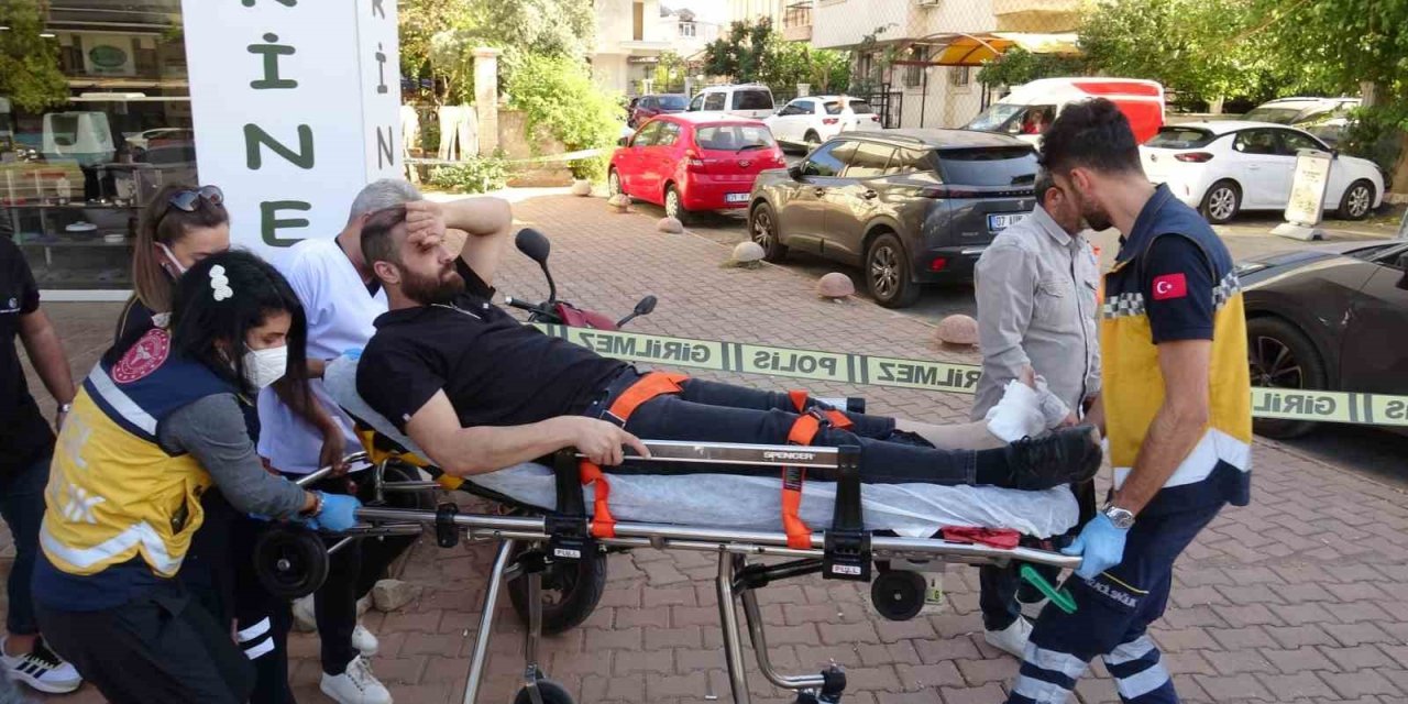 Kavgayı Ayırmak İsteyen Gence "sen Niye Karışıyorsun" Kurşunu