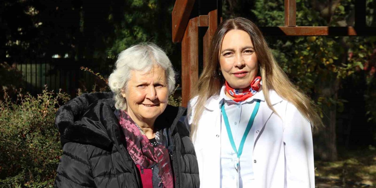 Anne Ve Kızı Meme Kanserini Birlikte Yendi