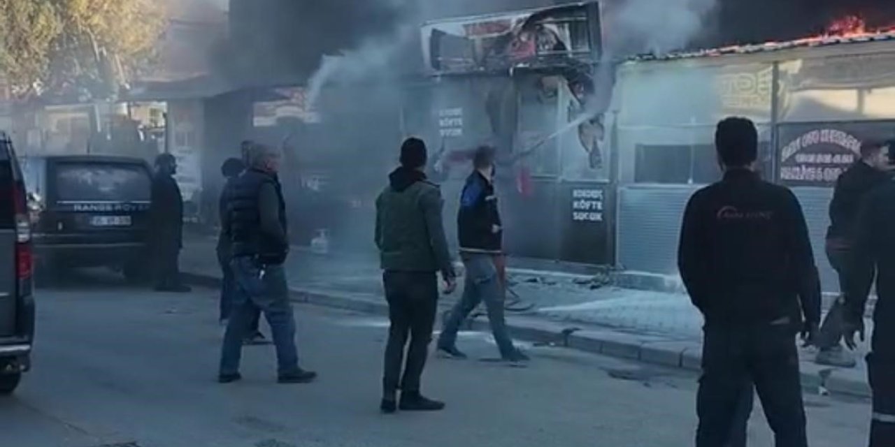 Restoranda Çıkan Yangını Söndürmek İçin Seferber Oldular