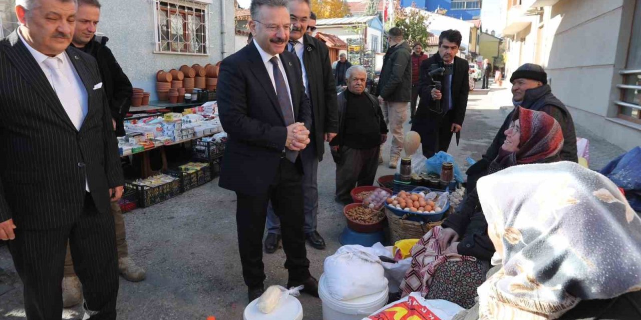 Vali Aksoy, Semt Pazarını Ziyaret Etti