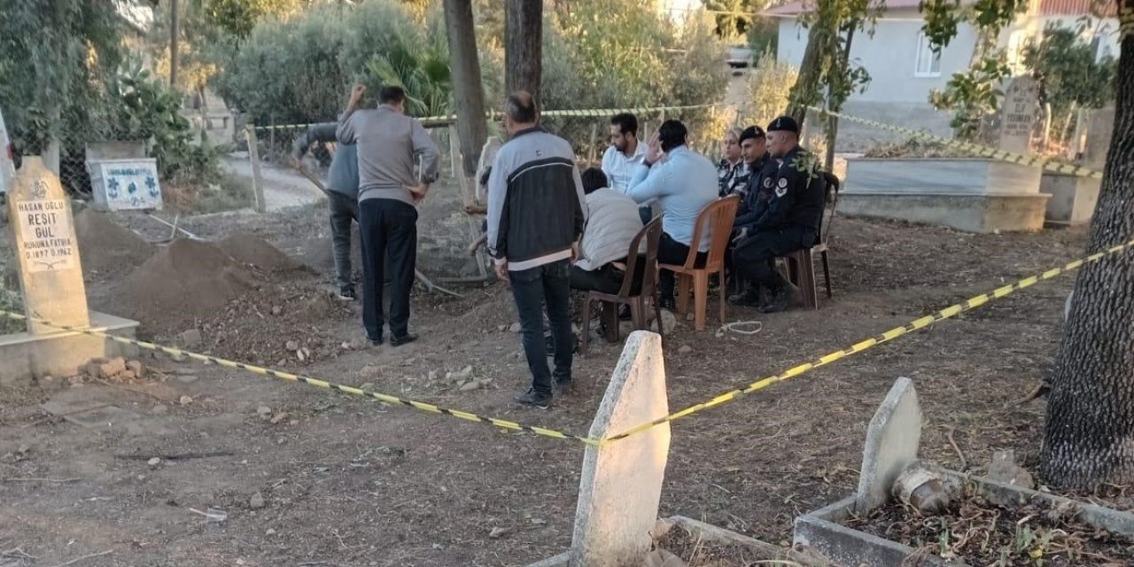 Mezarlıkta Defin Yeri Kazarken Kırılan Küpten Bin 100 Adet Gümüş Sikke Çıktı