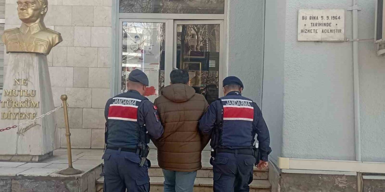 Aranan Şahıslar Jandarmadan Kaçamadı