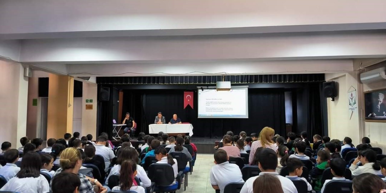 Eskişehir Orgeneral Halil Sözer Ortaokulu’nda ‘medya Okuryazarlığı’ Dersi Eğitim Semineri