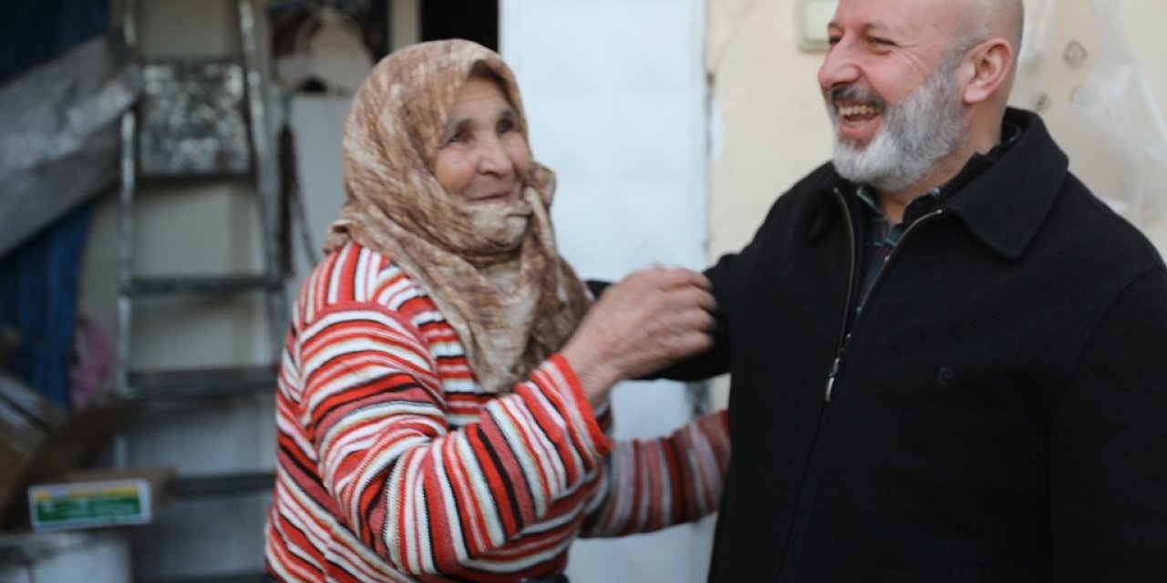 Kocasinan Belediyesi, Asırlık Fatma Nine’ye Evde Sağlık Hizmeti Sağlıyor