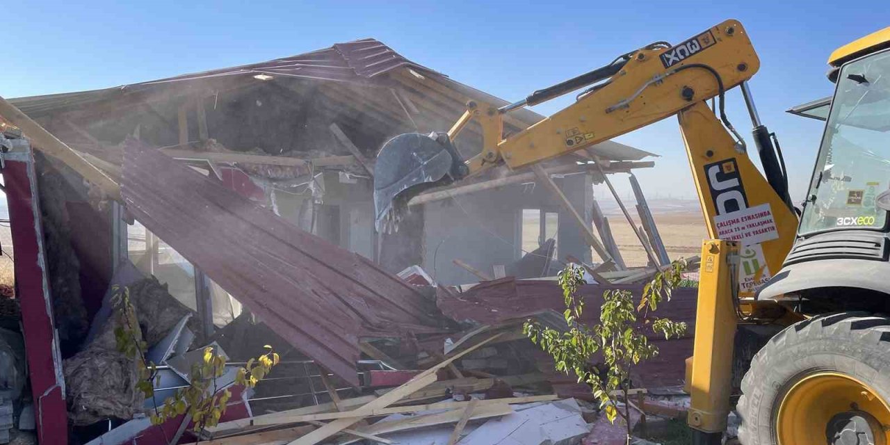 Tepebaşı’nda Tarım Arazilerindeki Kaçak Yapılar Yıkılıyor