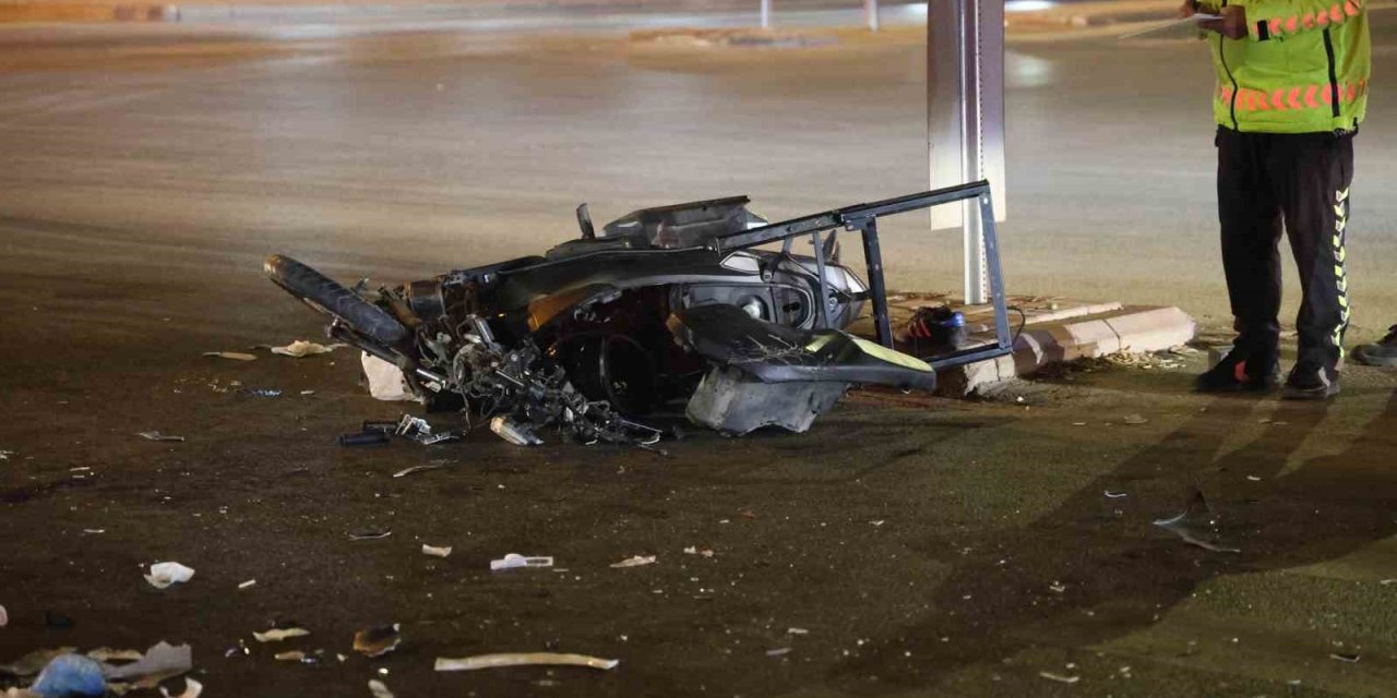 Motosiklet Otomobile Çarptı: 1’i Ağır 2 Yaralı