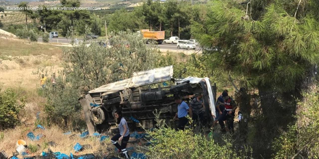 Mersin'de Şeftali Yüklü Kamyonet Devrildi: 2 Ölü, 10 Yaralı