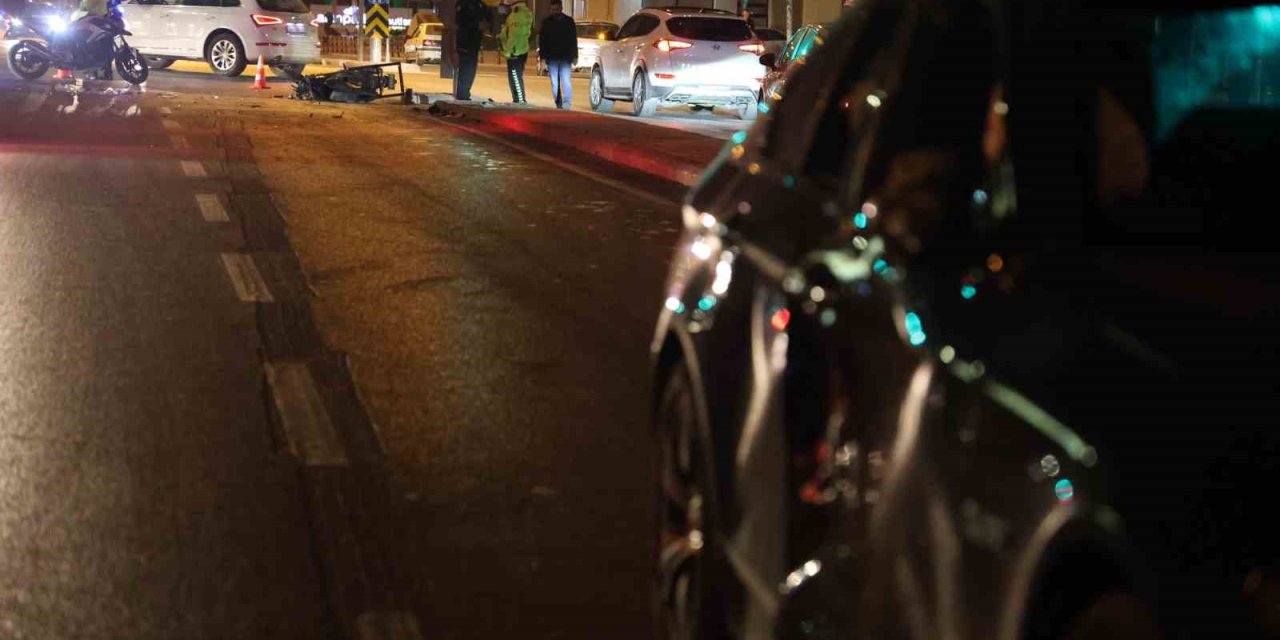 Motosiklet Sürücüsünün Hayatını Kaybettiği Kaza Güvenlik Kamerasına Yansıdı