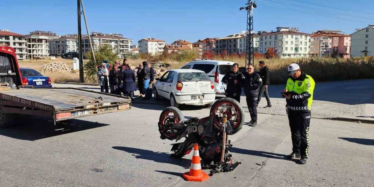 Konya’da Motosiklet Otomobile Çarptı: 1 Yaralı