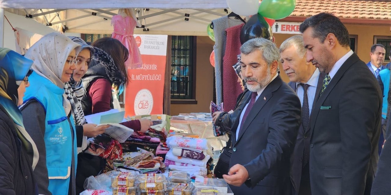 Eskişehir’de Gazze’ye Destek İçin Hayır Çarşısı Açıldı