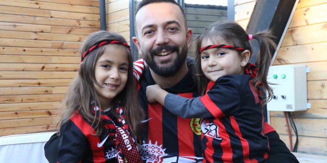 Eskişehirsporlu Baba, Kızının Doğum Gününü Maçta Kutladı