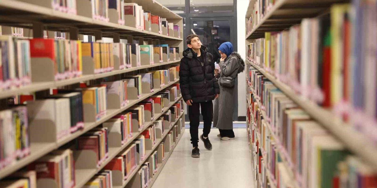 Yeni Nesil Şehir Kütüphanesi, Okurların Ve Ders Çalışanların Buluşma Noktası Olmaya Devam Ediyor