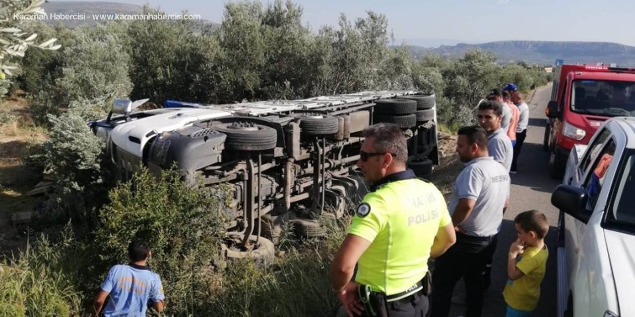 Mut Karaman Yolunda Üzüm Yüklü Kamyon Devrildi: 1 Yaralı