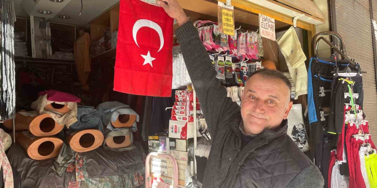 10 Kasım’da Dükkanlar Türk Bayraklarıyla Donatıldı