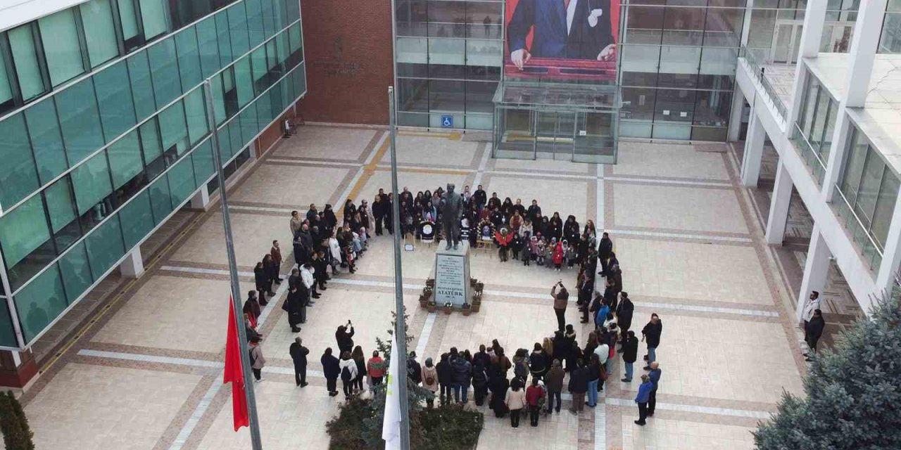 Tepebaşı’ndan Ata’ya Saygı Duruşu