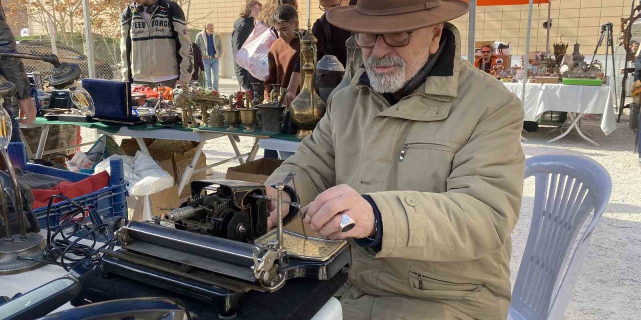 Eskişehir Antika Pazarında 1850 Yapımı Alman Daktilosu