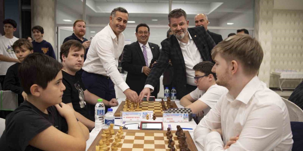 8. Uluslararası Satranç Turnuvası Başladı