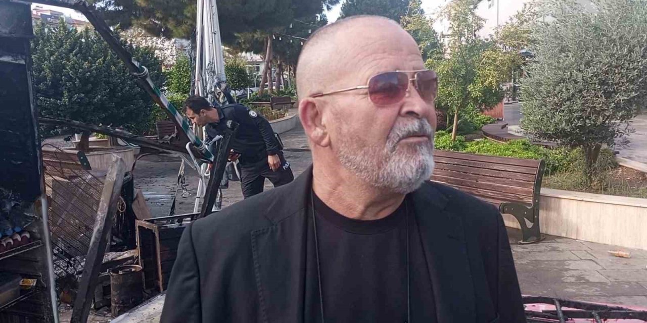 Ekmek Teknesi Gece Küle Döndü, Sabah İşyerine Gelince Küle Dönmüş İşyerini Gördü