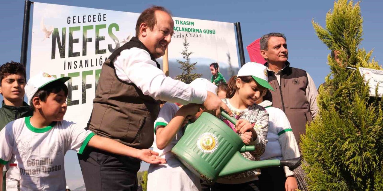 Mersin’de ’milli Ağaçlandırma Günü’nde 22 Bin Fidan Toprakla Buluştu