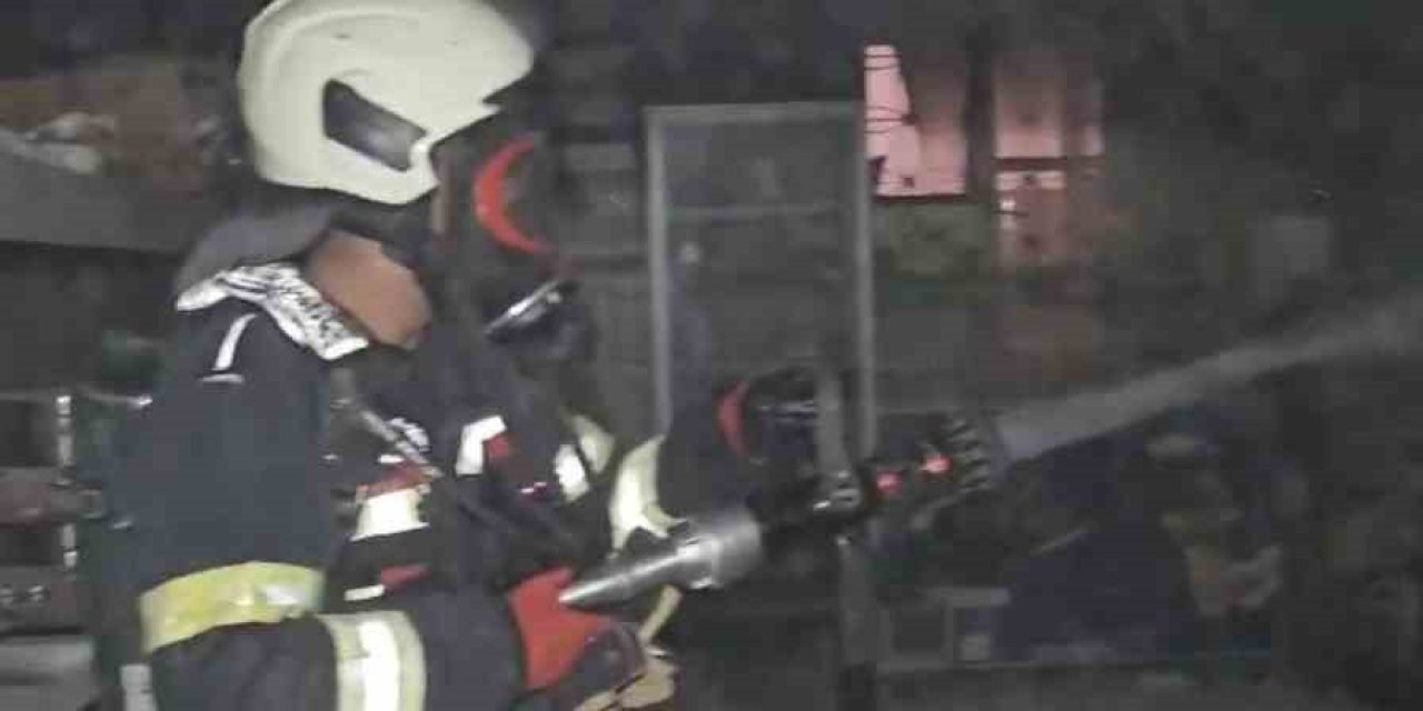 Tarsus’ta İş Yerinde Yangın