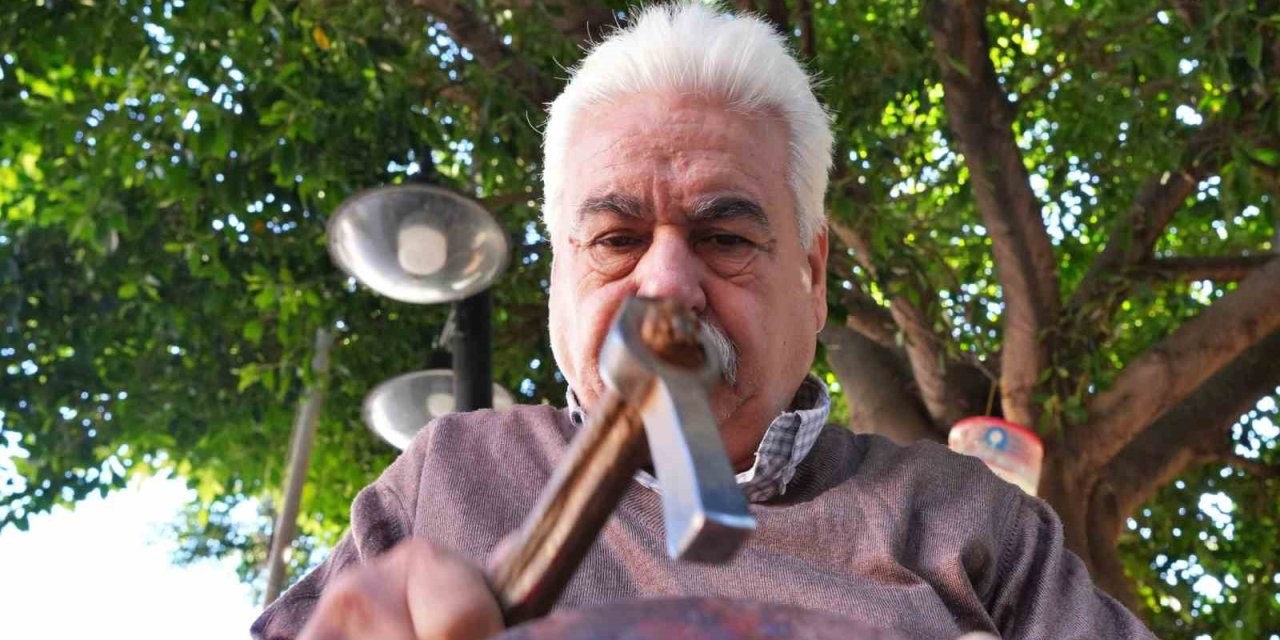 Babasının Yanında 7 Yaşında Başladığı Mesleği 53 Yıl Devam Ettirdi, Kendi Çocuklarını Da Aynı Yaşta İşe Başlattı