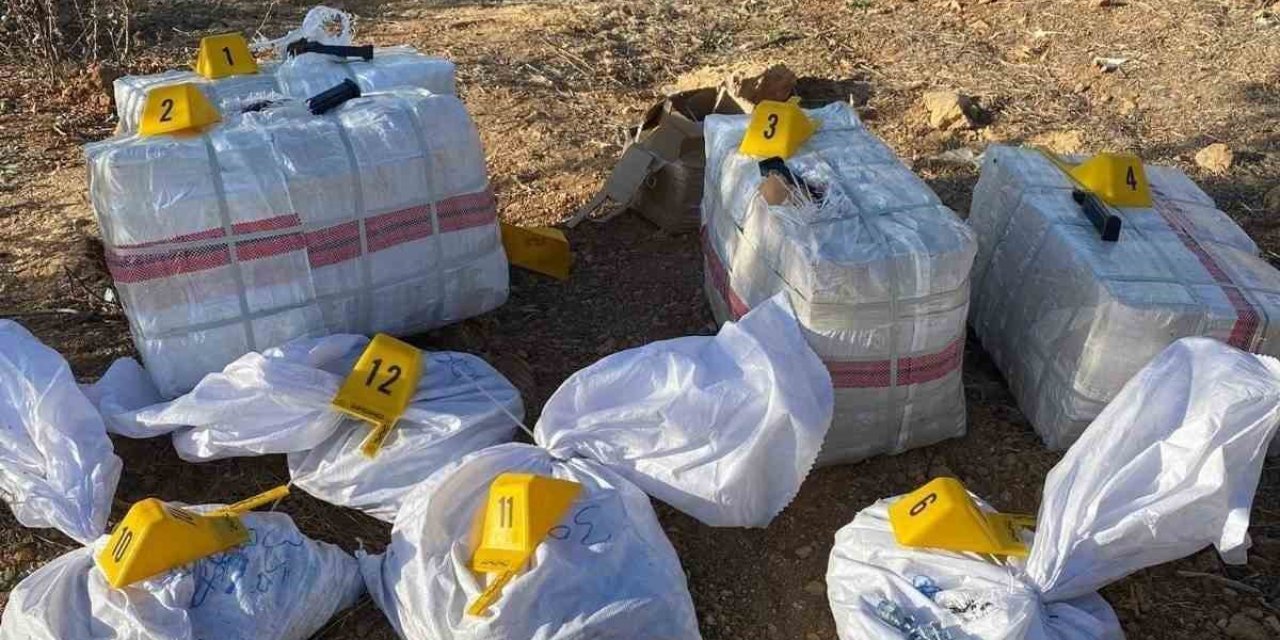 Yol Kenarına Bırakılan Çuvallardan Binlerce Silah Parçası Çıktı