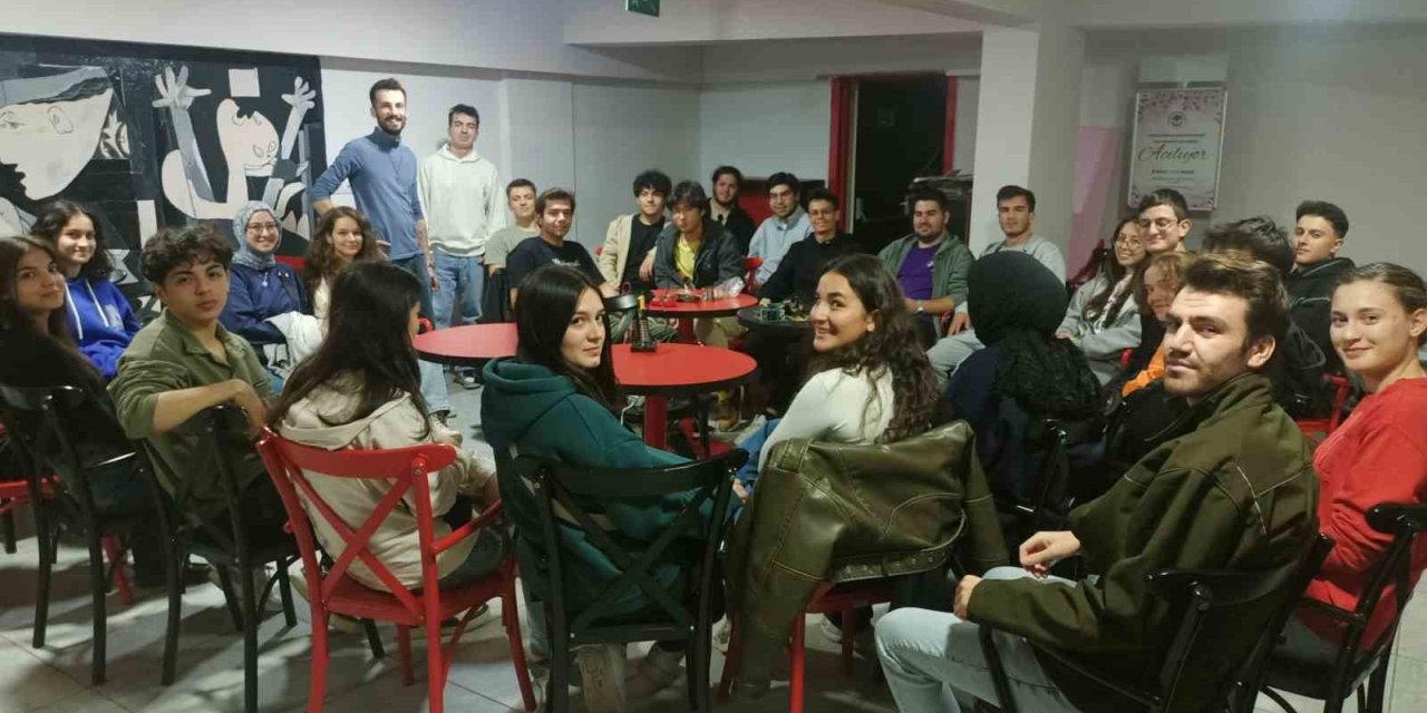 Ceren Özdemir Gençlik Merkezi’nde Gençler İçin 12 Farklı Atölye