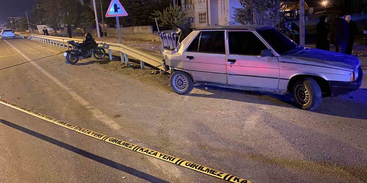 Motosiklet Otomobile Çarptı, Kaza Kameraya Yansıdı