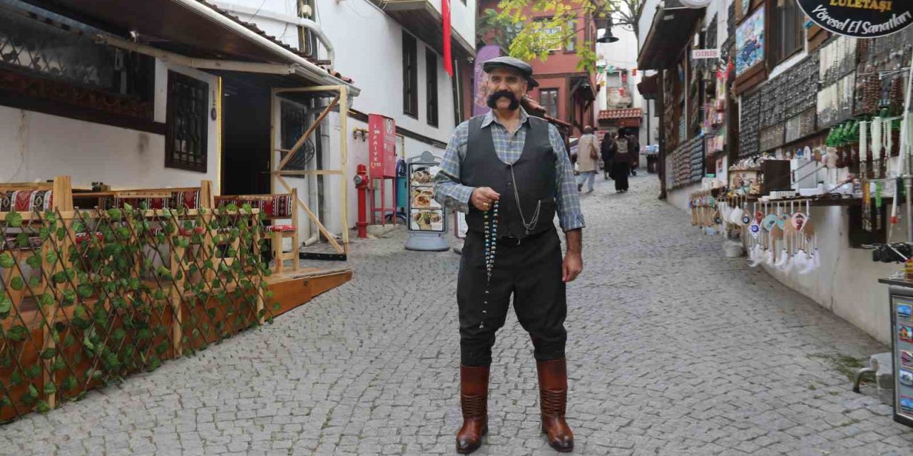 Gören Dönüp Bir Daha Bakıyor